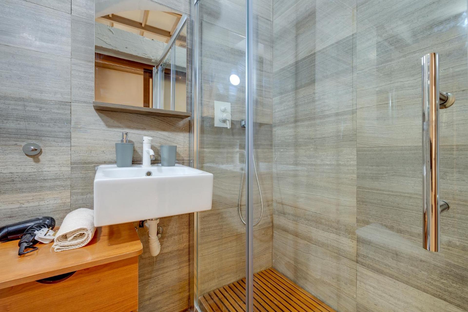 Apartament Tranquil 2 Bedroom In The Heart Of *